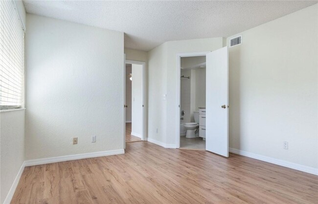 Building Photo - 417 Vista Isles Dr