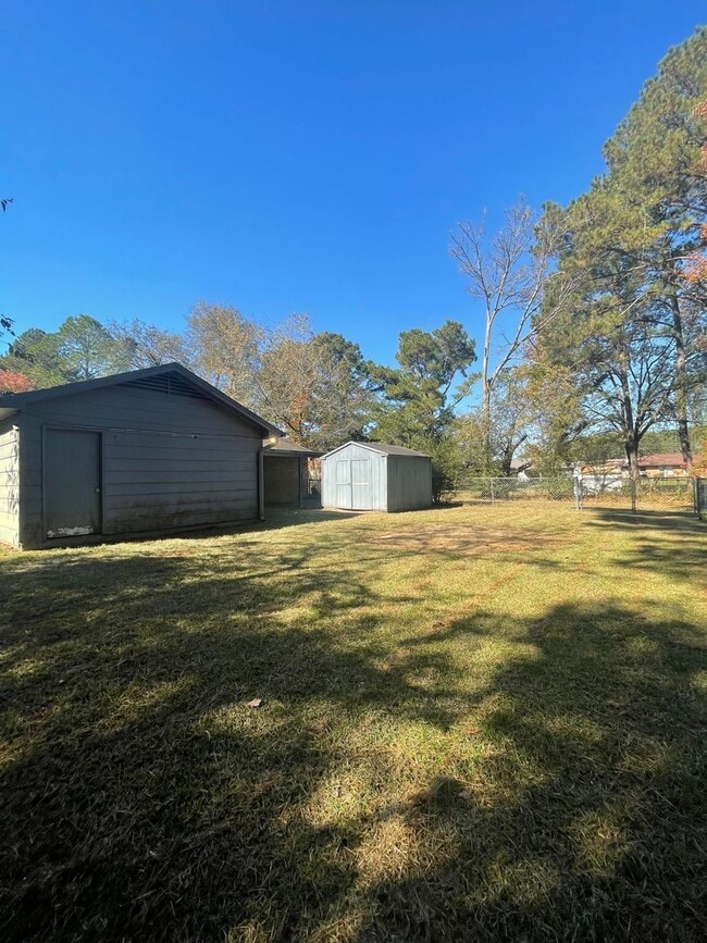 Building Photo - 6646 Pinebrook Dr