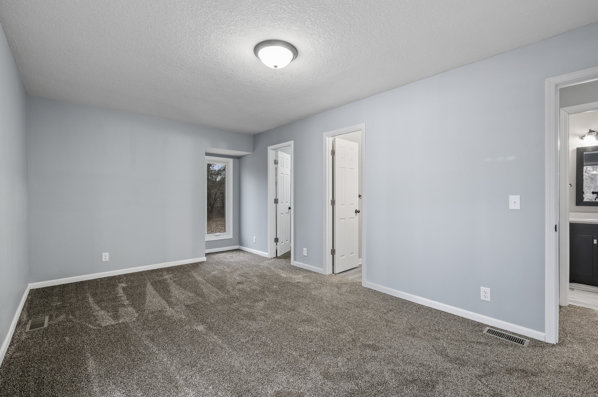 Building Photo - 12395 Ivan Ave N