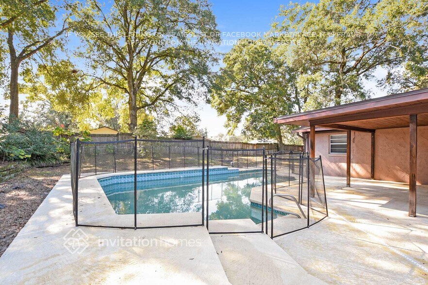 Building Photo - 712 Vassar Rd