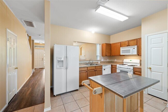 Building Photo - 6013 Negley