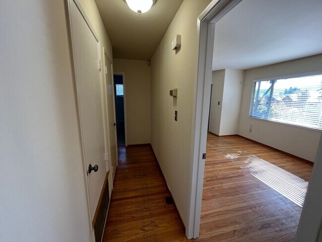 Building Photo - 4 Bedroom Ranch Style Home in Quiet El Sobrante Neighborhood