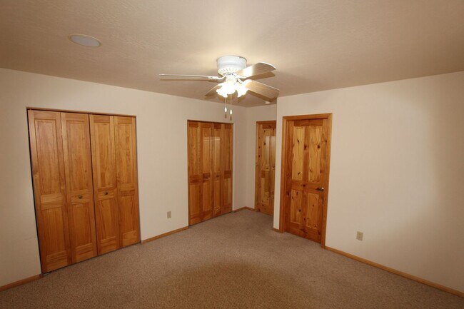 Building Photo - Peaceful Kachina Village Home | Backs National Forest + A/C