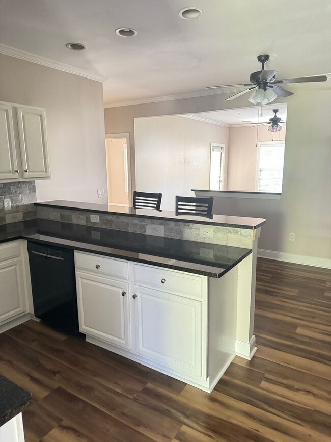 Building Photo - Beautiful 2 bed 2 bath Condo - In Great Lo...