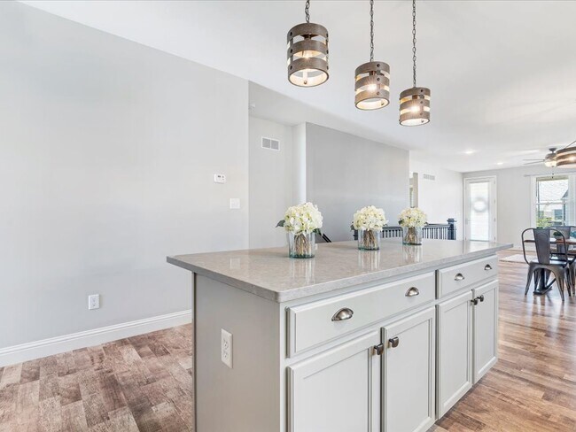 Building Photo - 3334 Simeon Bunker St