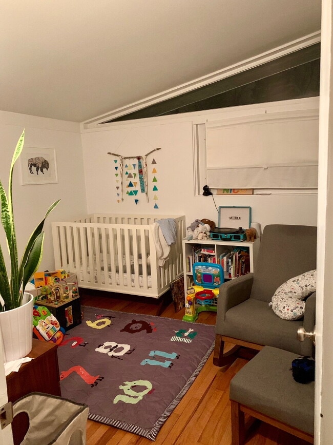 Building Photo - Great 2 bed, 1 bath property