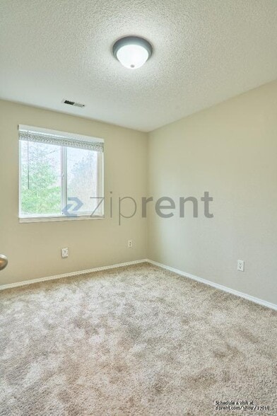 Building Photo - Unit
