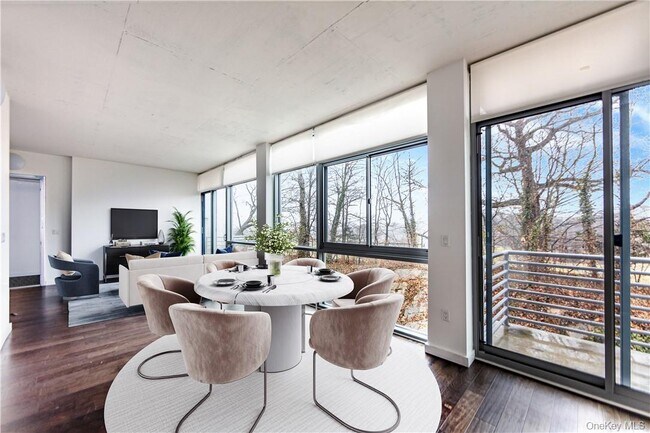 Building Photo - 250 Central Park Ave