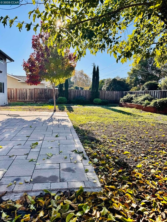 Building Photo - 913 Dartmouth Way