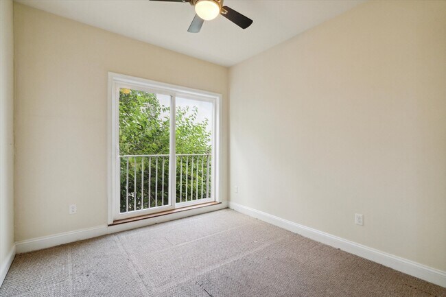 Building Photo - 1521 W Seybert St