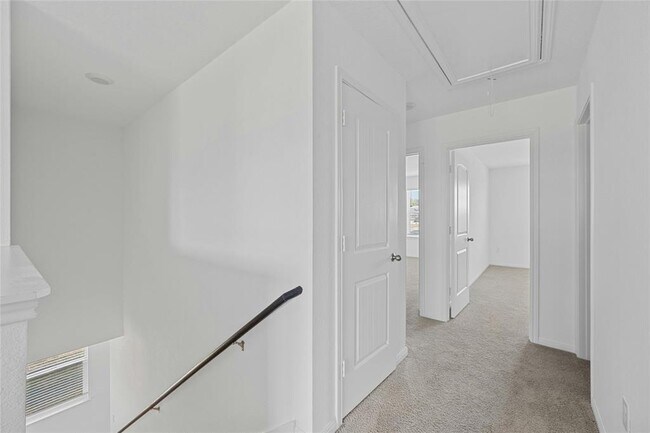 Building Photo - 321 Brody Ln