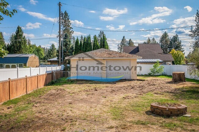 Building Photo - 4 Bedroom 2 Bath Home with 2-Car Detached Garage Available in Hayden, Idaho!