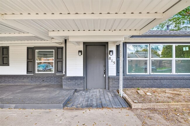 Building Photo - 815 Brooks Ave