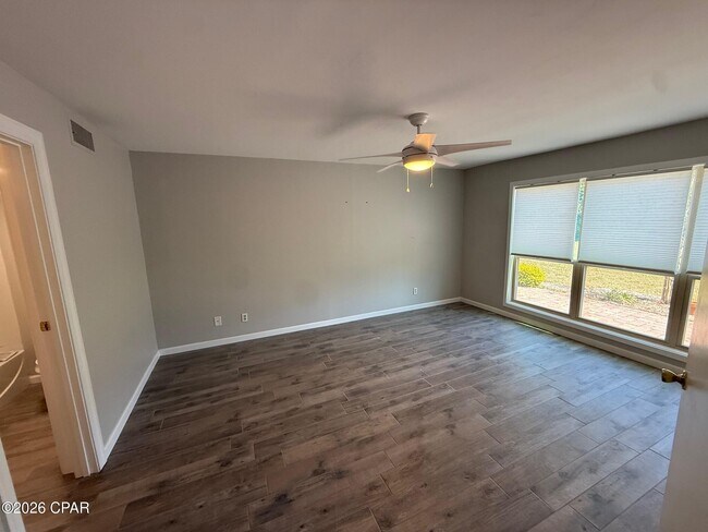 Building Photo - 4301 Bay Point Rd