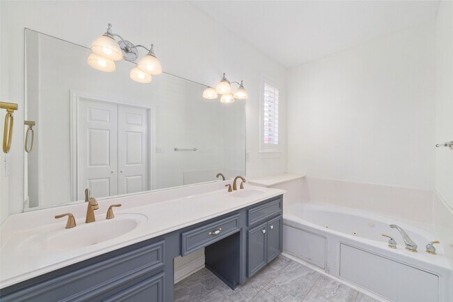 Building Photo - 1408 S Friendswood Dr
