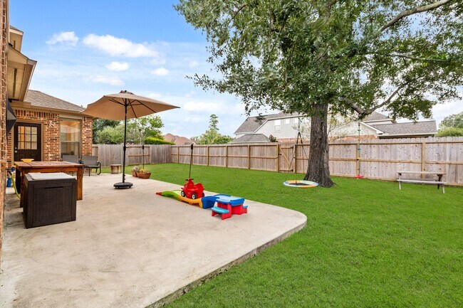 Building Photo - 14402 Hazeldale Dr