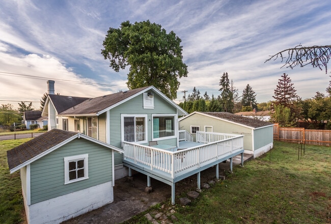 Building Photo - 2624 Columbia Blvd