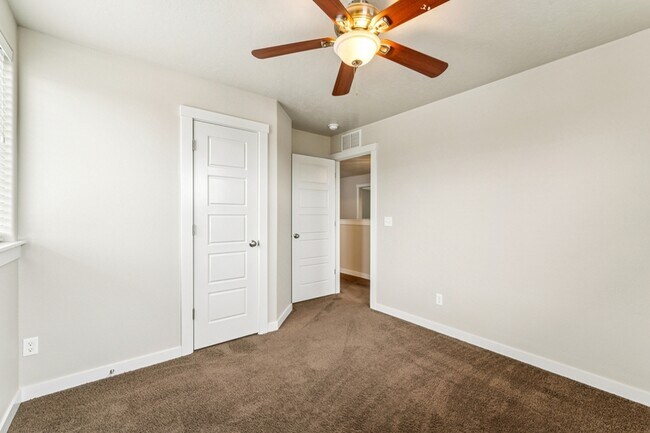 Building Photo - 2914 W Sunny Cove St