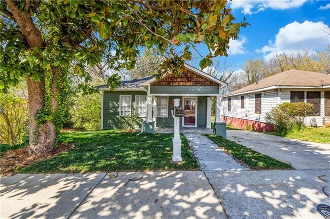 Primary Photo - 789 Chestnut Pl NW