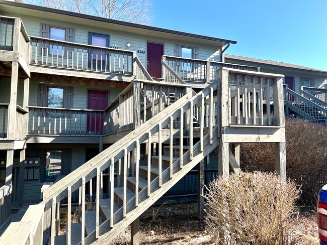 Building Photo - 9345 S Pointe Retreat Dr