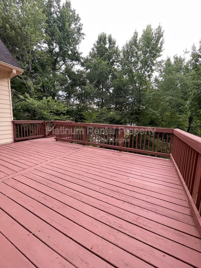 Building Photo - 870 Ingleside Dr