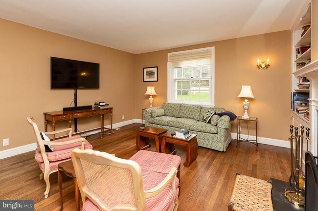 Building Photo - 515 Manor Rd