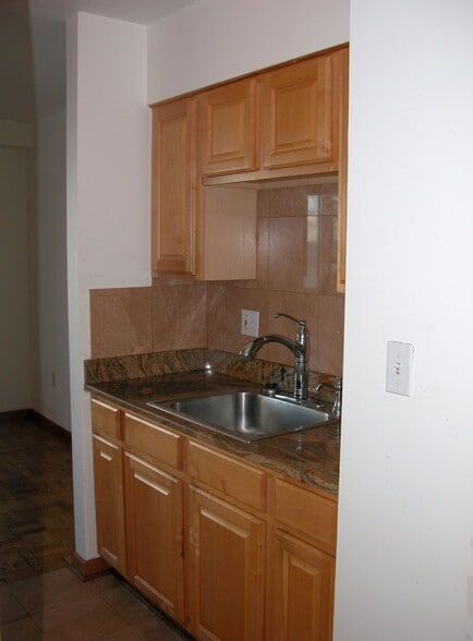Building Photo - 11820 Edgewater Dr