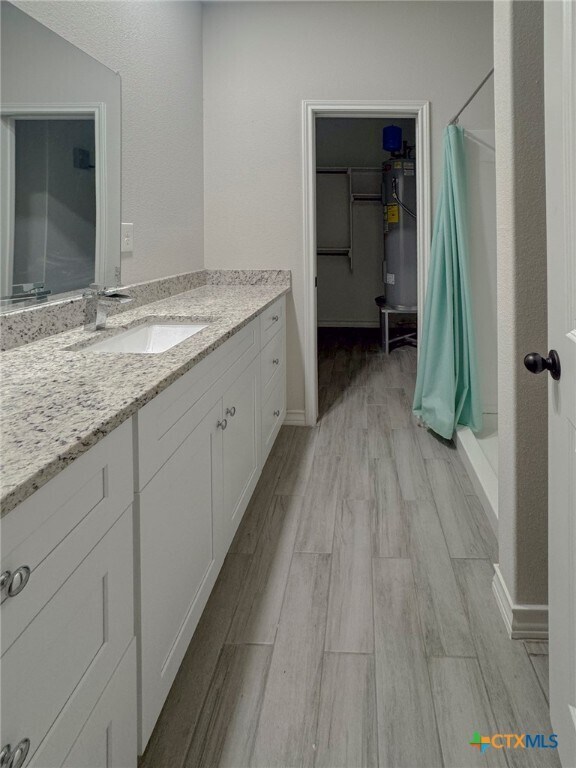 Building Photo - 2410 Golf Dr