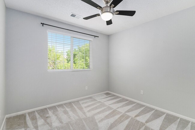 Building Photo - Beautiful 4bed/3bath Home in Marina Point
