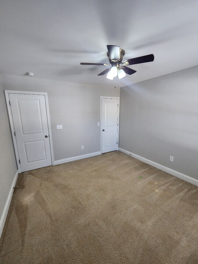 Building Photo - 422 Moss Pond Rd