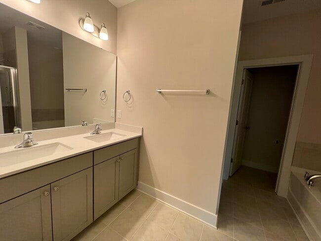 Building Photo - 1036 Abbott St