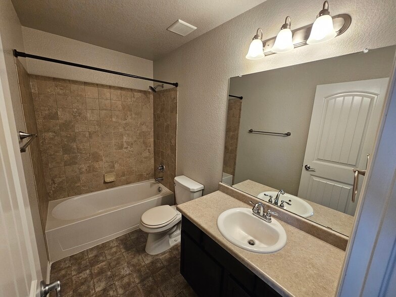 Building Photo - 9815 Silver Stirrup Dr