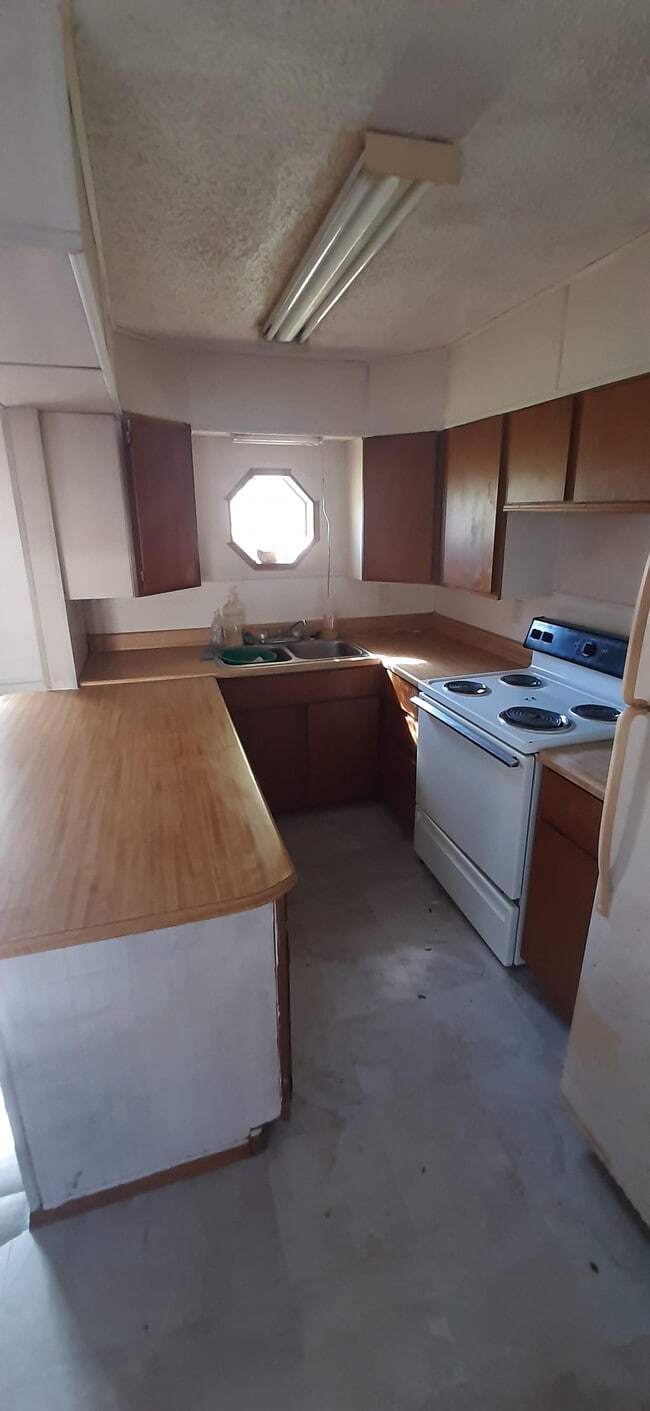 Building Photo - 17237 N Hwy 71