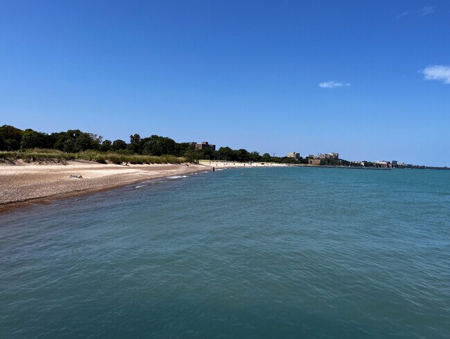 Building Photo - 1127 W Farwell Ave