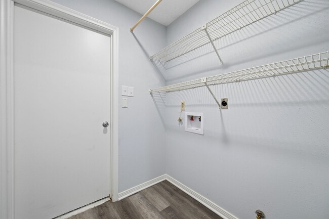 Building Photo - 2835 Twin Knolls Dr