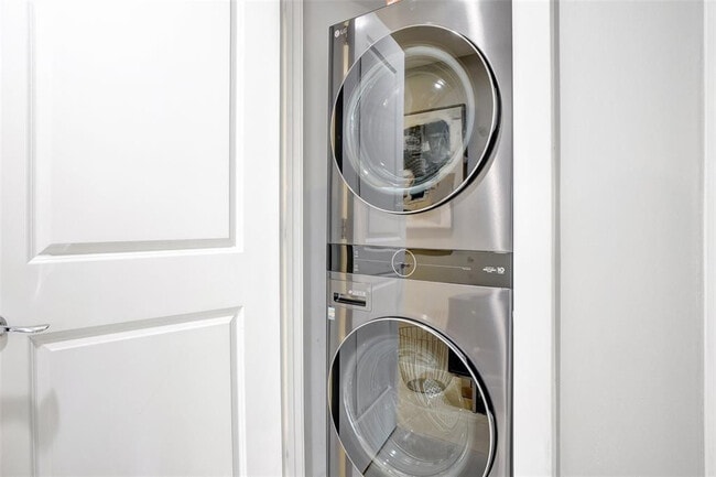 Building Photo - 315 NE 3rd Ave