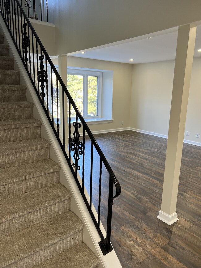 Living Room - 5 - 149 W Kenilworth Cir