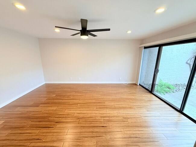 Building Photo - Beautifully Remodeled Condo in Saddlerock Estates