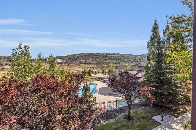 Building Photo - Parks Edge Townhome - BEST PRICE -$2700 pe...