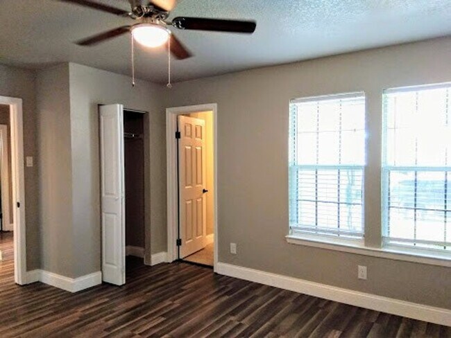 Building Photo - *COMING SOON* Charming 3BR/2BA Home with Covered Porch & Stainless Steel Appliances!