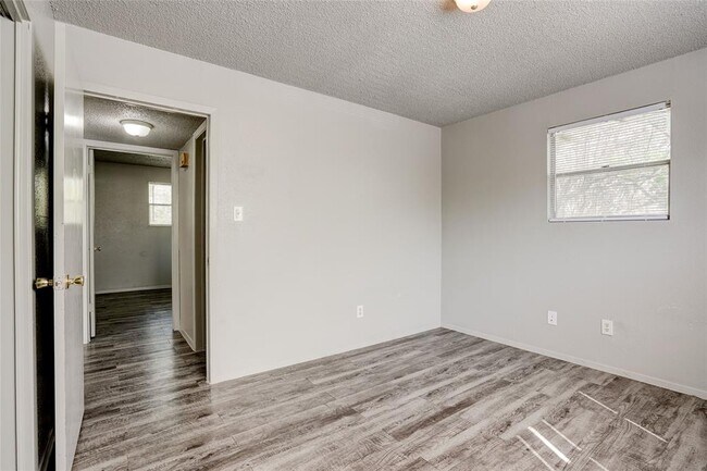 Building Photo - 714 Old Martindale Rd