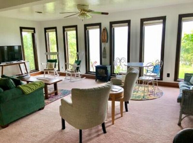 Cable/WIFI - 3061 Maple Ave