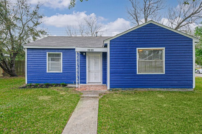 Building Photo - 1539 Pleasantville Dr