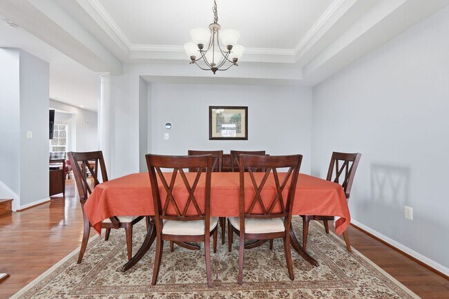 Building Photo - Located in a vibrant and highly sought after setting, this Richmond American Homes residence offe...