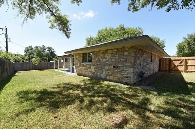 Building Photo - 10418 Rockland Dr