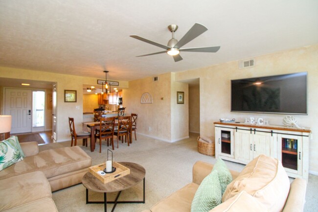 Building Photo - ** 2/2 CHARMING FURNISHED CONDO AT THE ISL...