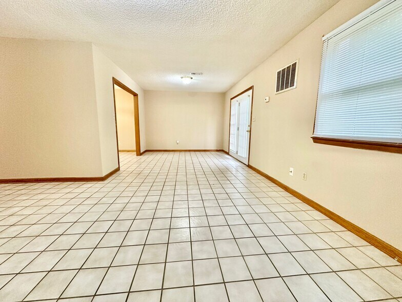 Building Photo - 109 Mountain View Dr