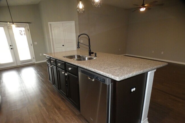 Building Photo - 3-Bedroom Home - The Woodlands