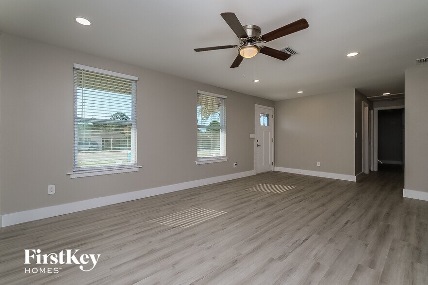 Building Photo - 9479 Purdy St