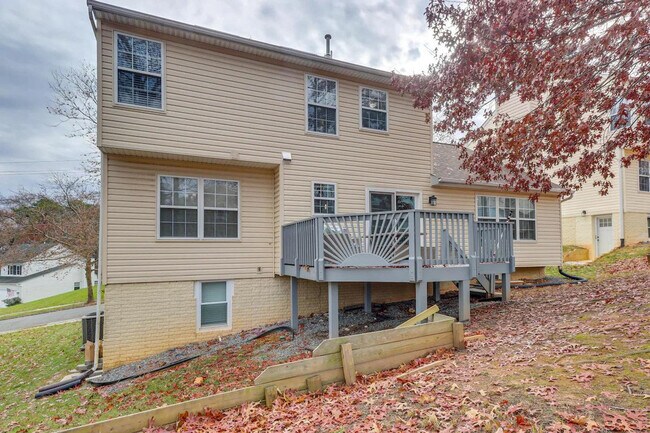 Building Photo - 3102 Hillside Ave